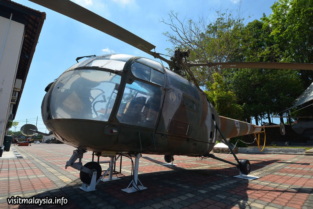 army-museum-helicopter